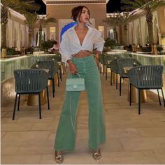 Zara Light Green Marine Jeans Green Trousers Outfit, Marine Jeans, Sparkle Jeans, Zara Denim Jeans, High Waisted Distressed Jeans, Chic Jeans, Denim Essentials, Green Trousers, Green Jeans