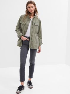 Army Green Jacket Outfit, Linen Jacket Outfit, Utility Jacket Outfit, Green Jacket Outfit, Womens Work Shirt, Womens Utility Jacket, Army Green Pants, Jacket Outfit Women, Spring Essentials