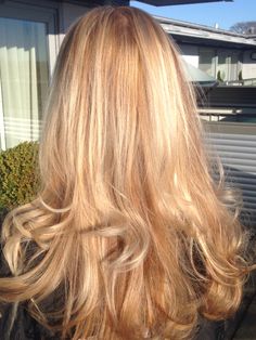 Light Ginger Blonde Highlights, Norwegian Blonde Hair, Subtle Blonde Highlights In Blonde Hair, Blake Lively Strawberry Blonde Hair, Blonde With Ginger Lowlights, Strawberry Blonde Hair Color Highlights, Blond Ginger Hair, Copper Roots Blonde Ends, Bright Strawberry Blonde Hair