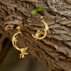 "Introducing our stunning drop earrings! The earring showcases a beautiful crescent moon shape with an angel and a devil sitting on each side, adding a touch of whimsy and charm to any outfit. What makes these earrings truly special is the friendly and playful interaction between the characters. Both the angel 👼and devil👿 are waving their hands in greeting as if to say \"Hi\" to everyone around you. Crafted from high-quality materials, these earrings are both durable and lightweight, making th Whimsical Earrings, Masculine Jewelry, Celestial Earrings, Whimsical Jewelry, Crescent Moon Earrings, Moon Shape, Mismatched Earrings, Angel And Devil, Jewelry Boho