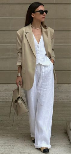 Look Working Girl, Street Style 2023, How To Have Style, Smart Casual Women, Style 2023, Elegante Casual, Street Style Summer, Casual Chic Outfit