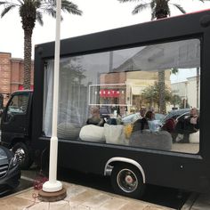 Glassbox Mobile Pop-Up Shop Mobile Pop Up Shop, Mobile Fashion Truck, Mobile Beauty Salon, Popup Shop, Container Cafe, Boutique Inspiration, Mobile Office, Mobile Business