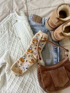 Fall Fits With Uggs, Cozy Cute Fall Outfits, Soft Fall Outfits, Fall Outfits Layout, Fall Aesthetic Clothing, Fall Aesthetic 2024, Cosy Fall Outfits, Cozy Fall Fits, Cute Fall Outfits 2024