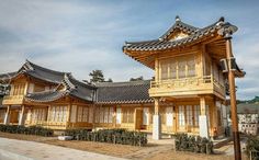 Royal Estate, Korean Architecture, Modern Japanese House, Ancient Korea, Ancient Houses, Traditional Japanese House, Korean Painting, Japan Architecture, Minimalism Lifestyle