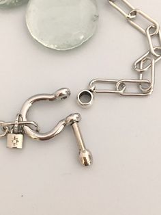 Carabiner Chain Necklace-Choker Necklace-Clasp Chain Necklace-Silver Cable Necklace-Silver Shackle Necklace-Shackle Jewelry-Padlock Charm A beautiful shiny silver chain made up of paperclip links. The chain is brass and has several plating coatings of color to give the silver electroplated finish. It is a high quality chain choker chain. The anchor shackle clasp gives the necklace a modern and unusual edge. It is Silver Plated - Rhodium Plated. Size 21 x 25 mm To finish off this neck shackle I a Choker Chain, Gold Tips, Necklace Clasps, Silver Choker, Chain Silver, Keep Jewelry, Chain Choker, Silver Chain Necklace, Shiny Silver