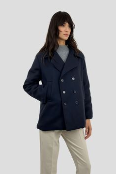 Description : The B56 Cashmere Peacoat Women's Coat combines classic elegance and luxurious comfort. Made of 100% Italian cashmere, this shed offers unrivaled warmth and softness, perfect for cool days.
Features of Peacoat Women's Coat :

Main material: 100% Italian cashmere, known for its soft texture and exceptional thermal insulation.
Lining: Quoted lining in 100% cupro, ensuring comfort and additional heat while being breathable.
Design: Classic shed style with an upright collar, ideal for a Peacoat Womens, Joseph Fashion, Crew Clothing, Womens Cashmere, Cashmere Coat, Pea Coat, Classic Elegance, Coats Jackets Women, Fashion Women