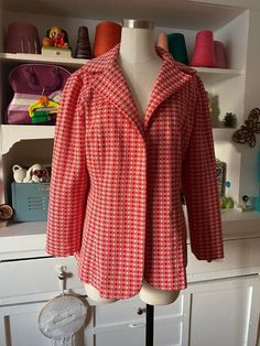 "DESCRIPTION * The Perfect Oversized Gingham/Checkered Blouse/Jacket * Red and White Gingham Printed with Western Seam across the Bust *Lightweight, slightly textured polyester material *Boxy silhouette that could be perfect for a man or woman *Long sleeves hitting right past the wrist *Fake Belt on the Back *No Closure *Perfect to throw over any outfit; add destressed boyfriend denim for a finished look *Can definitely be worn more oversized DETAILS *Label: Handmade *Size: See Measurements belo Vintage Plaid Outerwear For Spring, Retro Red Outerwear For Spring, Retro Red Spring Outerwear, Gingham Blazer Outfit, Gingham Blazer, Checkered Blouse, Red And White Gingham, 70s Women, Boyfriend Denim