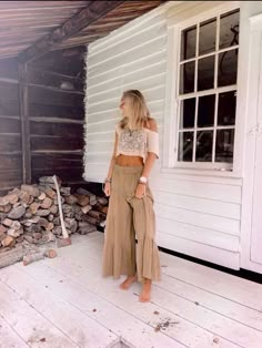 Costal Boho Outfits, Granola Boho Outfits, Boho Outfits 2023, Girly Boho Outfits, Hippie Mom Aesthetic, Boho Fashion Aesthetic, Hippie Girl Outfits, Hippie Summer Outfits, Granola Girl Outfits