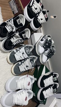 New Nike Shoes 2024, New Sneakers 2024, Shoe Inspo Aesthetic, Zapatillas Aesthetic, Tenis Aesthetic, Must Have Shoes, Sneakers 2024, Shoe Aesthetic, Pretty Sneakers