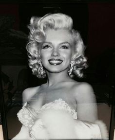 a black and white photo of marilyn monroe