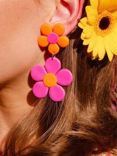 Meet the Orange and Pink blooms! These super vibrant and lightweight earrings are part of my new Flower Power range. Inspired by bold floral prints and hippie fashion from the 1960s, these earrings are the perfect statement jewellery piece for summer! All earrings are handmade to order, meaning each pair is unique and made with love! Each pair is made from polymer clay with stainless steel earring posts and jump rings. 70s Clay Earrings, Groovy Earrings, 70s Flower Power, 60s Jewelry, Hippie Mode, Earring Inspo, Moda Hippie, Hippie Fashion, Diy Jewlery