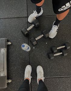 Husband Asthetic Picture, Boyfriend Gym Aesthetic, Couple Gym Aesthetic Black, Vision Board Ideas Boyfriend, Workout With Boyfriend, Couples In The Gym, Pics For Vision Board Love, Couple Working Out Together Aesthetic, Relationship Pics For Vision Board