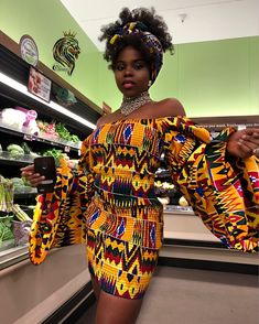 ШЕБА Платье женщины миди / короткий летний Кент Анкара | Etsy Queen Sheba, Nigerian Fashion Ankara, Beautiful Ankara Styles, Ankara Short, Elegant Dresses Short, Kente Dress, Ankara Gown Styles, African Wear Dresses, Instagram Queen