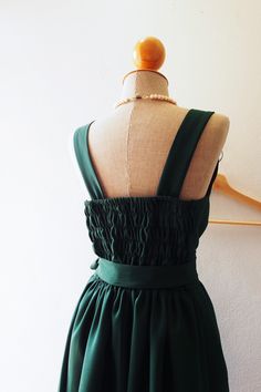 "Flawless Dress in Forest Green Be stunning in all party, wedding party, graduation and hot for summer day! ✿AVAILABLE NOW IN FOLLOWING SIZE✿ ✄ SIZE ✄ Size : Bust l Waist l Hip l Length (Shoulder to hem) Size XS : Max 33\" l 24-26\" l Max 42\" l 35\" (Approx US 0-2) Size S : Max 34\" l 26-28\" l Max 40\" l 35\" (Approx US 4-6) Size M : Max 38\" l 29-32\" l Max 44\" l 36\" (Approx US 8-10) Size L : Max 40\" l 32-34\" l Max 46\" l 36\" (Approx US 10-14) Size XL : Max 42\" l 34\"-36\"l Max 50\" l 3 Swing Dance Outfit, Retro Bridesmaid Dresses, Green Summer Dress, Green Bridesmaid Dress, Red Sundress, Green Summer Dresses, Red Summer Dresses, White Bridesmaid Dresses, Purple Bridesmaid Dresses