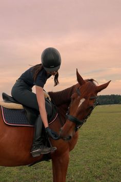 Horse Fly Horse Riding Goals, Learning To Ride A Horse, Vision Board Horse Riding, Horse Jockey Outfit, Horse Vision Board, Horseback Riding English, Equestrian Vision Board, English Horseback Riding Aesthetic