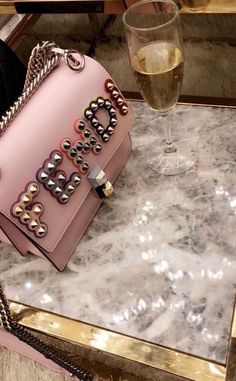 Τσάντες Louis Vuitton, Pink Fendi, A Glass Of Wine, Glass Of Wine, Prada Handbags, Backpack Bag, Trend Fashion