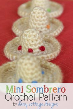 crochet pattern for mini sombrero with red and green buttons on it