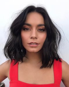 Vanessa Hudgens short hair with waves hair style Vanessa Hudgens Short Hair, Vanessa Hudgens Hair, Short Hair Waves, Penteado Cabelo Curto, Trending Hairstyles, Vanessa Hudgens, Grunge Hair, Hair Color Trends, Hair Waves