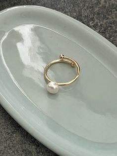 18k gold natural freshwater ring, this style is very simple and generous, it is very suitable for wearing at work and study or dating. The small, very shiny pearls are understated and luxurious. ■ DETAILS * Size: Adjustable * Colour: Gold * Material: 100% Freshwater Pearl, 18K Gold Plated Material * Each natural freshwater pearl is unique, their size and shape might vary slightly. ■ JEWELRIES CARE * Don't expose your jewellery to harsh chemicals, make-up or soaps. We recommend taking your jewell Minimalist Pearl Drop Ring, Minimalist Pearl Open Ring With Simple Design, Minimalist Pearl White Open Ring, Minimalist Round Pearl Ring With Pearl Drop, Minimalist Everyday Pearl Ring With Charm, Minimalist Yellow Gold Open Pearl Ring, Everyday Open Pearl Ring, Everyday Simple Round Pearl Ring, Minimalist Pearl Drop Ring For Everyday