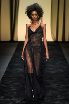 Alberta Ferretti Fall 2023 Ready-to-Wear Fashion Show | Vogue Fall 2023 Ready To Wear, Milano Fashion Week, Home Fashion, Woodstock