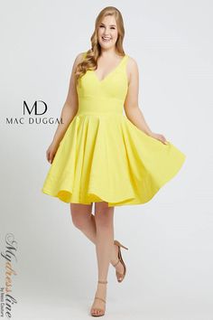 Looking for a show-stopping evening dress? Look no further than the Mac Duggal 48771F. This gorgeous dress is perfect for any formal occasion. With a figure-flattering silhouette and beautiful details, you'll be sure to turn heads when you wear this dress. Short Dress Formal, Plus Size Short Dresses, Jacket Dresses Formal, Short A Line Dress, V Neck Cocktail Dress, Plastic Dress, Formal Dresses Short, Mac Duggal, Soft Cup