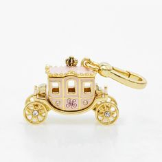 Step into a fairytale with our Princess's Coach Pendant, fit for royalty. Intricate details and sparkling embellishments adorn this enchanting carriage, making it a cherished keepsake for dreamers of all ages. Collection: Retro Aesthetic Charm Product Type: Pendant, Necklace (with chain) Material: 18k gold plating brass and enamel Dimensions: Height: 30 mm, Width: 16 mm Pendants Aesthetic, Juicy Charms, Disney Couture Jewelry, Maximalist Jewelry, Paper Bag Design, Princess Charming, Preppy Jewelry, Sweet Jewelry, Retro Aesthetic