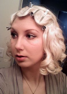 How to do finger waves, vintage hair tutorial. This is a great tutorial - I have finger waved my hair several times because of it. Vintage Hair Tutorial, Pin Up Hair, Hair Envy, Hair Today