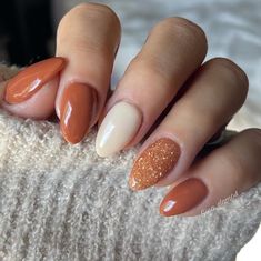 Fall Color Manicure, Autumn Nails 2023 Square, Nails Dip Fall, Dip Powder Nails Colors Fall 2023, Mail Ideas Fall, Fall Oval Dip Nails, Rounded Fall Nails, Fall Powder Nails, Nail Color Combinations Ideas