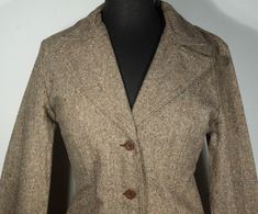 Here's a super sweet and groovy 1970's western blazer by Levi's that's sure to fetch attention. This boho era light tweed Levi's blazer has two front pockets, a back vent, nice wide lapels, 3 front buttons, and western yoke over the back. The construction of this jacket is superb. The vintage label says this western style jacket is a women's size 11/12, but check measurements for a proper fit since vintage sizes often differ from modern sizes. You will love this forever wardrobe classic keeper i Fitted Spring Tweed Jacket With Buttons, Vintage Tweed Jacket With Lapel Collar For Fall, Fall Vintage Tweed Jacket With Lapel Collar, Retro Single-breasted Tweed Jacket For Fall, Fitted Spring Tweed Jacket With Lapel Collar, Fitted Tweed Jacket For Fall, Retro Tweed Jacket With Buttons For Winter, Retro Winter Tweed Jacket With Buttons, Retro Long Sleeve Tweed Jacket For Spring