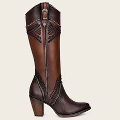 Estas elegantes botas casuales de la exclusiva marca Cuadra son ideales para la mujer sofisticada. Hechas de auténtica piel de res, su altura hasta la pantorrilla y cierre en la parte interna del tubo las hacen cómodas y fáciles de usar. Agregue un toque de lujo a su estilo con estas botas de alta calidad. Cuadra Boots, Womens Tall Boots, Boot For Women, Laser Cut Leather, Leather Western Boots, Embroidered Leather, Tall Boot, Goodyear Welt, Shoe Obsession