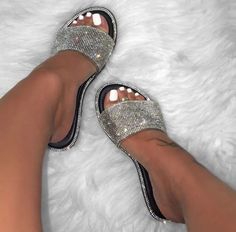 Highlight Black beautiful bling out rhinestone cute And comfy flat sandals Glitter Slides, Mode Rose, Rough Heels, Crystal Sandals, Rhinestone Flats, Womens Sandals Summer, Street Shoes, Outdoor Sandals, Casual Slippers