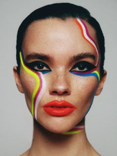 Face Paint Photography, Paint On Face Photography, Editorial Colorful Makeup, Paint Makeup Art, Abstract Art Makeup, Psychadelic Make Up, Geometric Makeup Looks, Geometrical Makeup, Face Paint Photoshoot