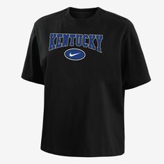 Made with soft cotton, this roomy Kentucky tee gives you a relaxed look without feeling too oversized and lets your cheer on your school in comfort. Black Relaxed Fit T-shirt For Game Day, College Style Crew Neck T-shirt For College Events, Relaxed Fit Black Top For Campus, Nike Black T-shirt For Game Day, Nike Relaxed Fit College Tops, Nike Relaxed Fit Tops For College, Nike Varsity Top For College, Black Relaxed Fit Varsity T-shirt, Black Sporty Tops With University Logo