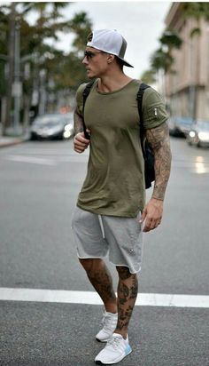 Man With Tattoos, Beanie Outfit, Sporty Outfit, Turtleneck Outfit, Mens Summer Outfits, Mens Casual Outfits Summer, Streetwear Mode