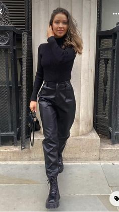 Naomi Genes, Black Outfits For Women, Aesthetic Productivity, Black Work Outfit, Leather Trousers Outfit, Peg Leg Trousers, Fashion Tank Tops, Lederhosen Outfit, Chic Black Outfits