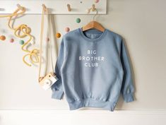 These big sibling sweatshirts would make the perfect baby/pregnancy announcement for a big brother to be to wear or as a gift for a new brother to be!   Available in sizes 6 to 12 months all the way up to 9-10 years. These jumpers come in light/pastel blue as standard as seen in the photo. If you would rather navy blue or peach, please see our other listings.    Also available in navy blue and white t-shirts (see other items). Suitable for machine washing. Wash inside out on cool, air dry and do Big Brothers Announce Baby, Big Brother Sweatshirt, Pregnancy Announcement Big Brother, Brother Announcement, Big Brother To Be, Announcement Pictures, Sibling Announcement, Baby Pregnancy Announcement, Big Brother Announcement