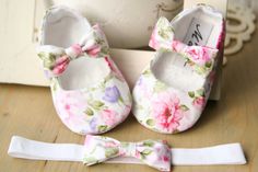 Baby Pink Shoes, Christening Shoes, Baby Ballet, Baby Shoes Diy, Girl Gift Set, Flower Girl Shoes, Bow Shoes, Baby Slippers, Crib Shoes