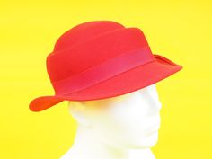 "Super cool vintage red Fedora hat. CONDITION: / 5 out of 5 / excellent vintage. The item is in excellent vintage condition and shows very few signs of previous usage. Please note that this is second hand item which was used before and there might be signs of this. Please enlarge the photos for preview. SIZE: Small Please read \"Shop Policies\" about shipping time, returns and other important things before buying and don't forget to check my other beautiful vintage items! I will carefully pack t Red Fedora Hat, Red Fedora, Retro Hat, Boho Jeans, Retro Hats, Suit Jumpsuit, Low Waist Jeans, Hat Women, Little Red Riding Hood