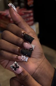 Black Sets Nails, Bday Set Nails, Simple Nail Designs With Charms, Nails For 17 Birthday, Short Nail Sets Black Women, Square Nails With Charms, Cute Nails Black Women, Black Nails French Tip, Black Baddie Nails