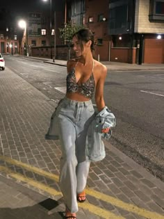 Look Disco, Outfit Night Club, Adrette Outfits, Girls Night Outfit, Party Outfits Night, Girls Night Out Outfits, Fest Outfits, Walking Down The Street, Fiesta Outfit