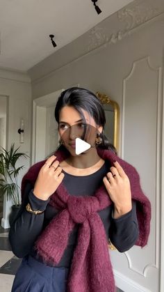 31K likes, 226 comments - lale.temori on October 20, 2024: "Einen #hack den ihr diesen Herbst 🍂 braucht 🤩 #fashionhack #hacks was sagt ihr?". Lale Temori, Scarf Decoration, Scarf Decor, Clothes Hacks, Wear A Scarf, Clothing Tips, Ways To Wear A Scarf, How To Wear A Scarf, Tie Scarf