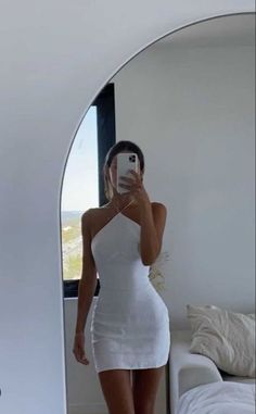 Classy Short Tight Dresses, Clean Girl Going Out Outfits, Chic White Mini Bodycon Dress, Coquette Summer Dress For Night Out, Summer Outfits Florida, Coquette Mini Dress For Summer Nights, Summer Fitted Coquette Dresses, Coquette Mini Dress For Night Out, Stile Kendall Jenner