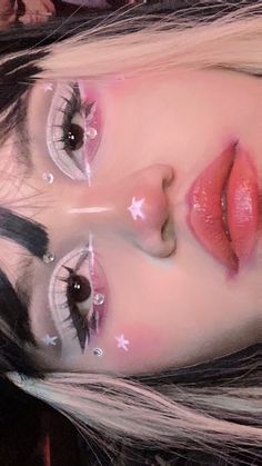 Cute Eye Looks Eyeshadows, Matching Makeup Looks For Friends, Cute Fun Makeup Looks, Pink Corpse Paint, Axolotl Makeup, Pink Star Makeup, Stargirl Makeup, Unique Makeup Ideas, Artsy Makeup