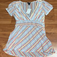 Brand New With Tags Attached H & M Size 6 Striped Top Hidden Side Zipper Fitted H&m Top For Beach, H&m Striped Tops, H&m V-neck Blouse For Summer, H&m V-neck Summer Blouse, H&m Cotton V-neck Tops, H&m Short Sleeve Blouse For Summer, H&m Short Sleeve Summer Blouse, H&m V-neck Cotton Tops, H&m V-neck Tops For Day Out