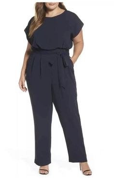 Plus Size Outfits Casual, Jumpsuit Plus Size, Plus Size Tips, Crepe Jumpsuit, Wide Leg Romper, Navy Tie, Moda Chic, Guest Attire, Romper Jumpsuit