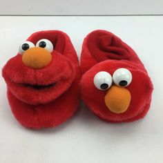 Sox Tab Elmo Slippers Socks Soft Shoes Sesame Street Kids L 9-10 These are great pull-on slipper socks for kids to keep their feet warm and cozy! Red Non-slip Indoor Slippers, Red Round Toe Slippers For Indoor Use, Elmo Slippers, Monster Slippers, Funny Slippers, Fun Slippers, Elmo And Cookie Monster, Slippers Socks, Dream Items