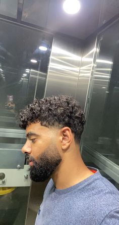 Curly Hair Men Fade Haircut Styles, Low Taper Fade Curly Hair Men, Taper Fade Haircut Curly Hair Men, Taper On Curly Hair, Low Taper Short Curly Hair, Low Curly Hairstyle Men, Curly Hair Fade With Beard, Low Fade Curly Haircut, Men’s Hair Curly