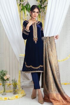 Elmas Velvet Pakistani Outfit, Latest Velvet Dresses, Daytime Glam, Lace Dress Design, Designer Outfit, Velvet Dress Designs, Velvet Dresses, Designer Outfits, Embroidery Suits Design