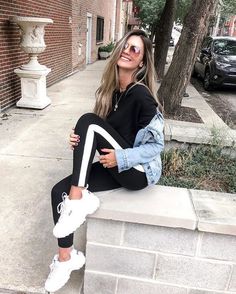 Fila Outfit, Trainers Outfit, Best Fashion Outfits, Fila Disruptor, Sporty Outfits, Chunky Sneakers, Sneakers Outfit, Fashion Mode