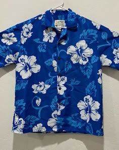 Excellent Used Condition Men's Koko Hawaiian Shirt  Size L  (armpit-to-armpit measurement is 25") Short Sleeve  Button Down  Chest Pocket  Blue & White Floral Polyester Blue Hawaiian Shirt Outfit Mens, Hawaiian Button Up, Tropical Outfit Ideas Men, Blue Hawaiian Shirt For The Beach, Blue Long Sleeve Hawaiian Shirt, Blue Hawaiian Button-up Shirt, Blue Hawaiian Top With Button Closure, Blue Short Sleeve Hawaiian Shirt With Button Closure, Blue Hawaiian Long Sleeve Tops